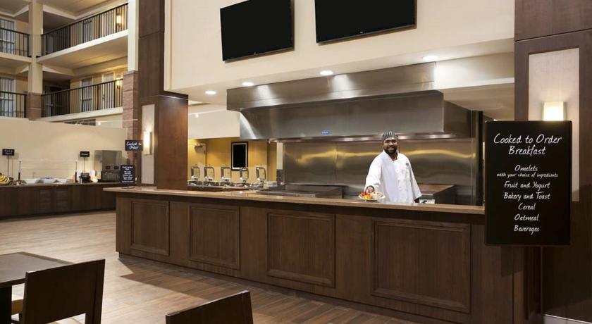 Imagen general del Hotel Embassy Suites By Hilton Cleveland Beachwood. Foto 2