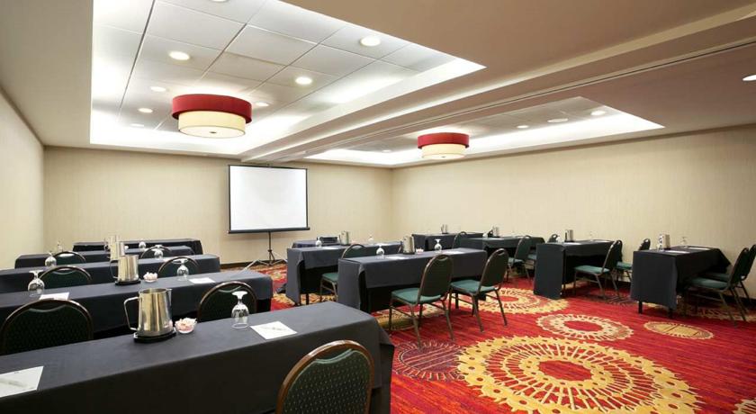 Imagen general del Hotel Embassy Suites By Hilton Cleveland Beachwood. Foto 13