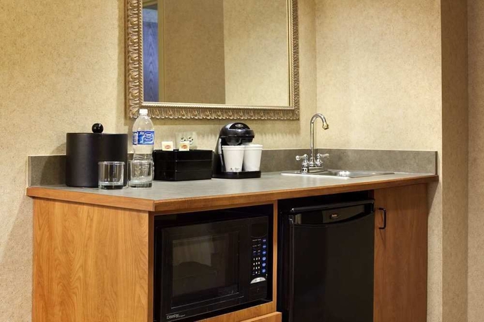Imagen de la habitación del Hotel Embassy Suites By Hilton Columbia Greystone. Foto 3