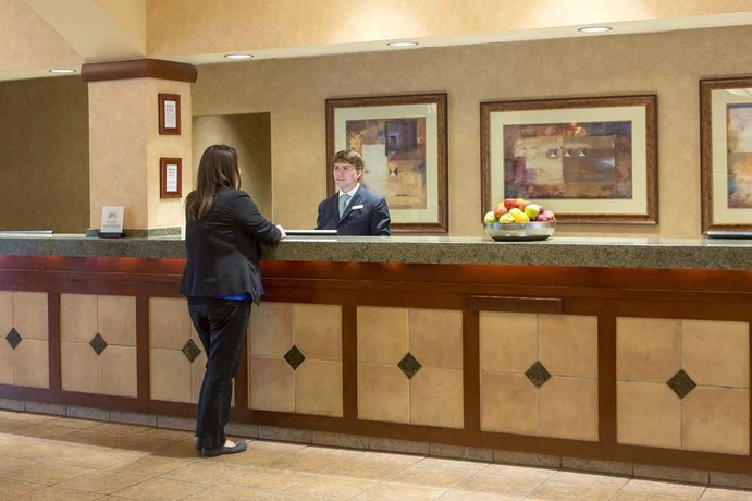Imagen de los interiores del Hotel Embassy Suites By Hilton Columbia Greystone. Foto 9
