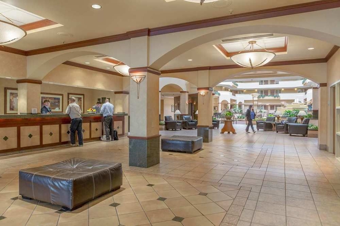 Imagen de los interiores del Hotel Embassy Suites By Hilton Columbia Greystone. Foto 10