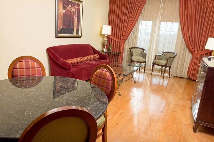 Imagen de la habitación del Hotel Embassy Suites By Hilton Columbia Greystone. Foto 5