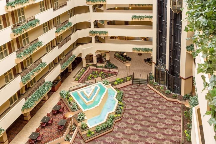 Imagen de los interiores del Hotel Embassy Suites By Hilton Columbia Greystone. Foto 12