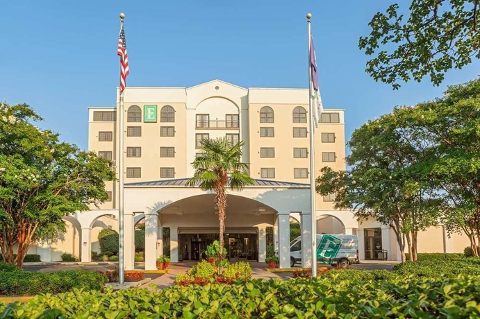 Imagen de los exteriores del Hotel Embassy Suites By Hilton Columbia Greystone. Foto 8