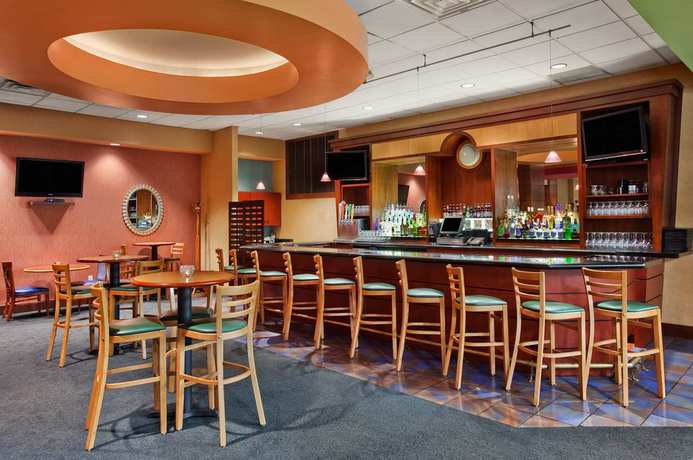 Imagen del bar/restaurante del Hotel Embassy Suites By Hilton Columbus Dublin. Foto 2