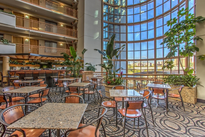 Imagen del bar/restaurante del Hotel Embassy Suites By Hilton Convention Center Las Vegas. Foto 2