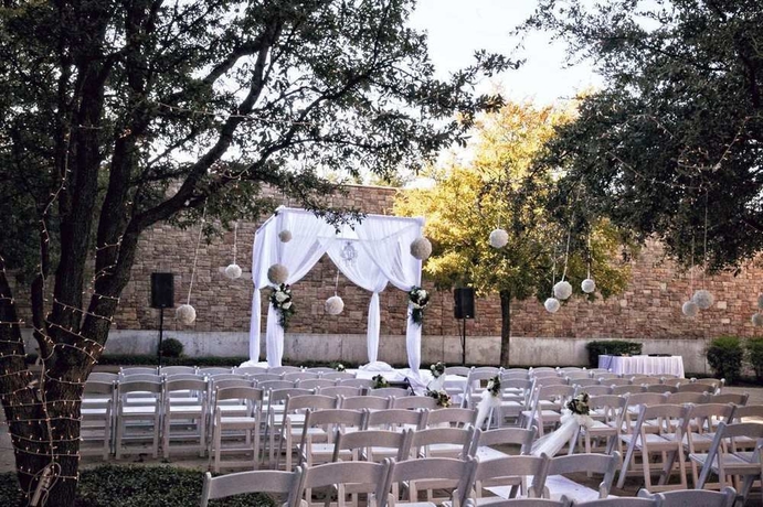 Imagen de los exteriores del Hotel Embassy Suites By Hilton Dallas Dfw Airport North. Foto 11