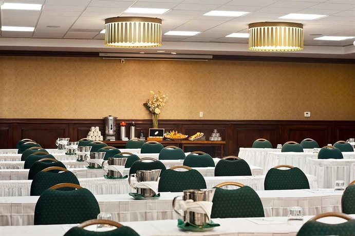 Imagen de los interiores del Hotel Embassy Suites By Hilton Dallas Dfw Airport South. Foto 11