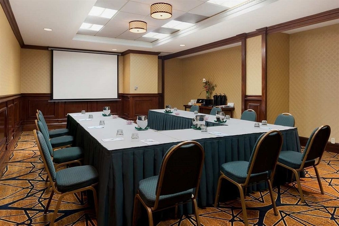 Imagen de los interiores del Hotel Embassy Suites By Hilton Dallas Dfw Airport South. Foto 12