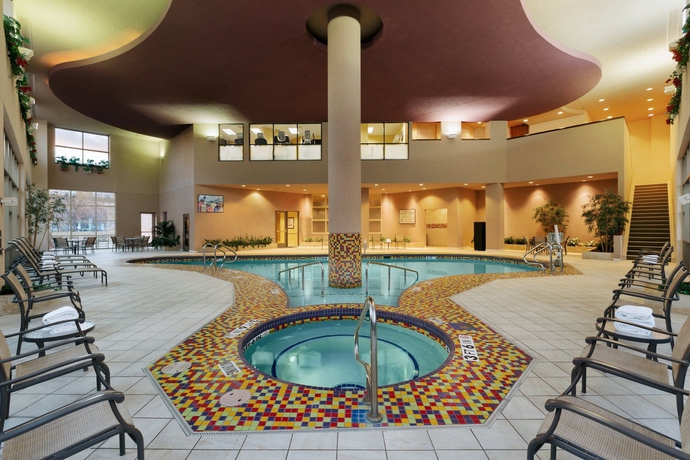 Imagen de la piscina del Hotel Embassy Suites By Hilton Dallas Frisco and Convention Center. Foto 14