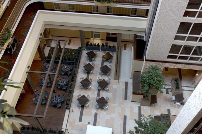 Imagen general del Hotel Embassy Suites By Hilton Dallas Market Center. Foto 2