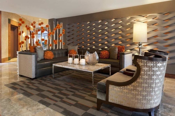 Imagen de los interiores del Hotel Embassy Suites By Hilton Dallas Near The Galleria. Foto 15