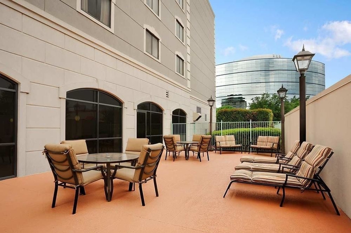 Imagen de los exteriores del Hotel Embassy Suites By Hilton Dallas Near The Galleria. Foto 8