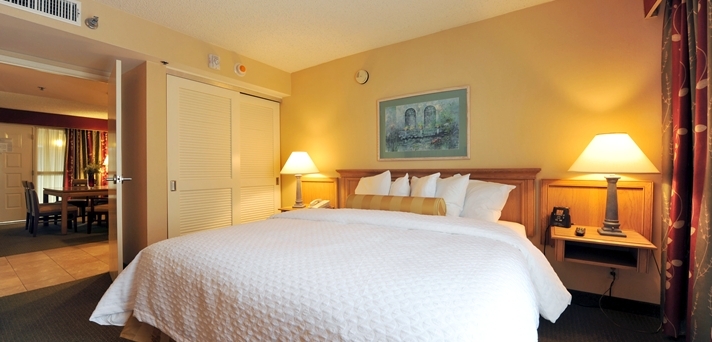 Imagen de la habitación del Hotel Embassy Suites By Hilton Dallas Park Central Area. Foto 2