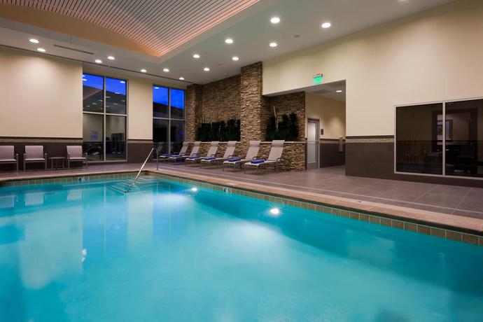 Imagen de la piscina del Hotel Embassy Suites By Hilton Denver Downtown Convention Center. Foto 13
