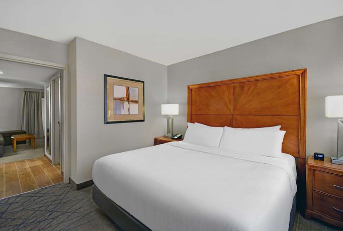 Imagen de la habitación del Hotel Embassy Suites By Hilton Detroit Livonia Novi. Foto 7