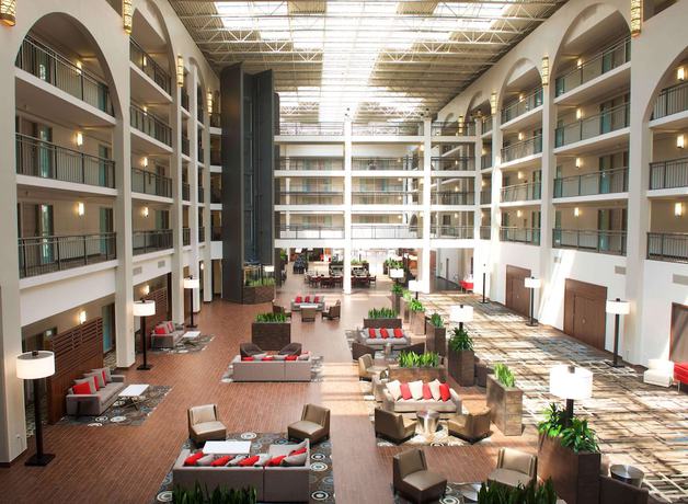Imagen de los interiores del Hotel Embassy Suites By Hilton Detroit Livonia Novi. Foto 20