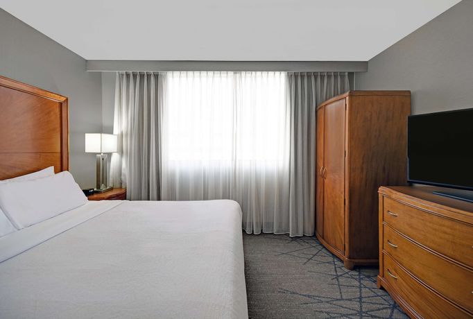 Imagen de la habitación del Hotel Embassy Suites By Hilton Detroit Livonia Novi. Foto 15
