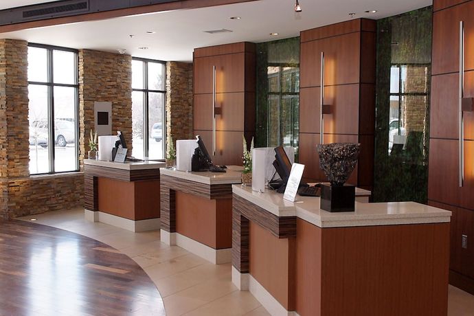 Imagen de los interiores del Hotel Embassy Suites By Hilton Detroit Metro Airport. Foto 16