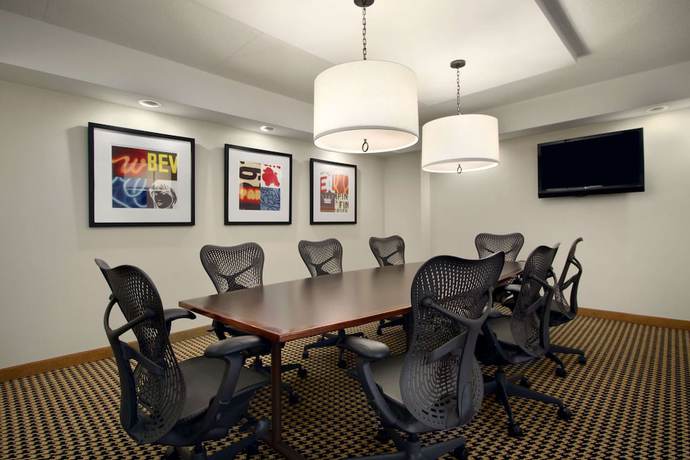 Imagen de la habitación del Hotel Embassy Suites By Hilton Detroit Metro Airport. Foto 3
