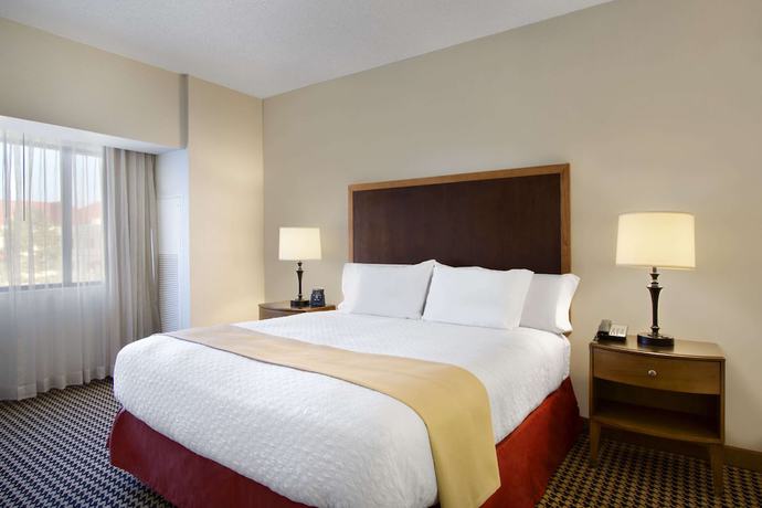 Imagen de la habitación del Hotel Embassy Suites By Hilton Detroit Metro Airport. Foto 4