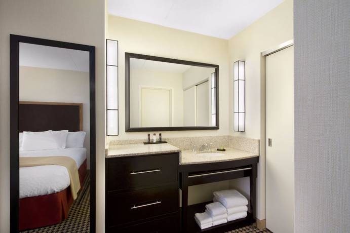 Imagen de la habitación del Hotel Embassy Suites By Hilton Detroit Metro Airport. Foto 6