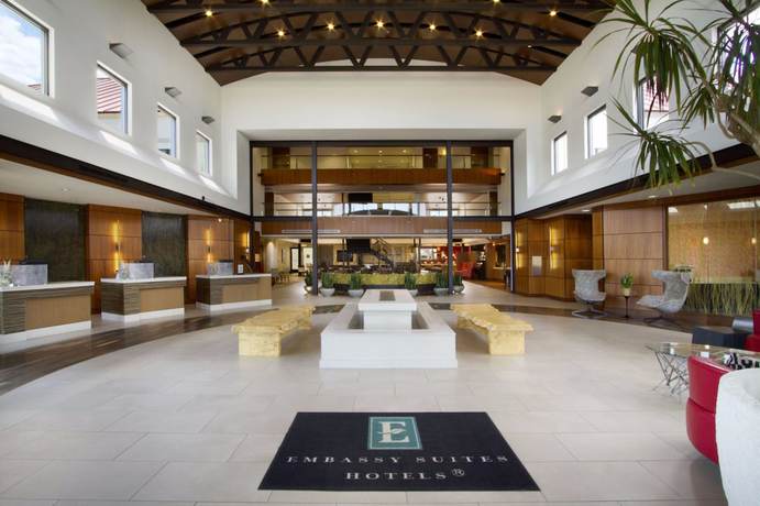 Imagen de los interiores del Hotel Embassy Suites By Hilton Detroit Metro Airport. Foto 18