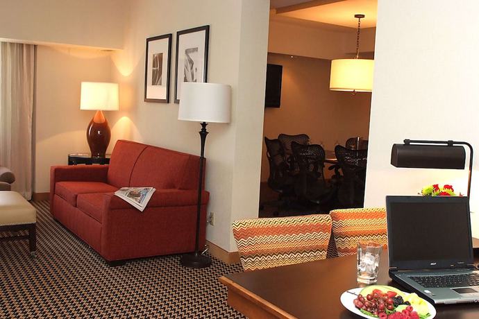 Imagen de la habitación del Hotel Embassy Suites By Hilton Detroit Metro Airport. Foto 14