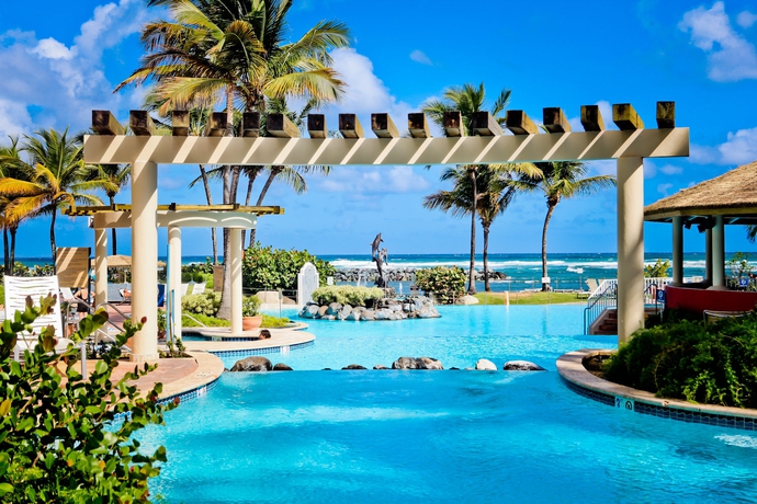 Imagen de la piscina del Hotel Embassy Suites By Hilton Dorado Del Mar Beach Resort. Foto 13