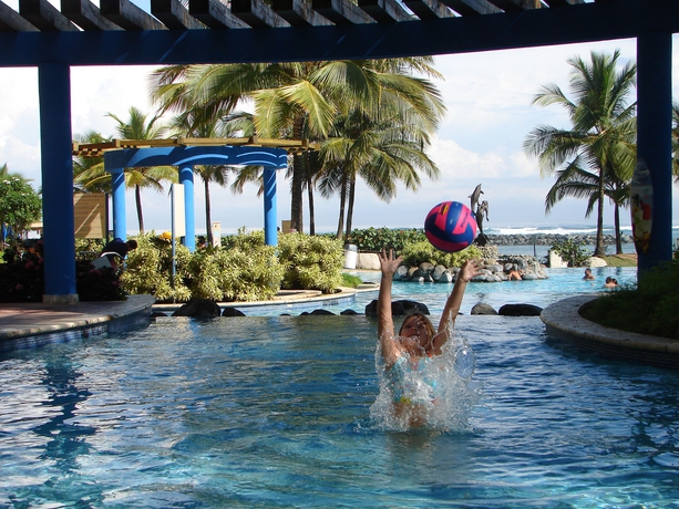 Imagen de la piscina del Hotel Embassy Suites By Hilton Dorado Del Mar Beach Resort. Foto 14