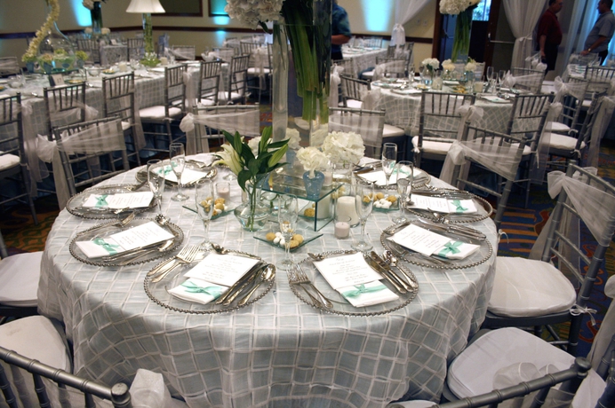 Imagen del bar/restaurante del Hotel Embassy Suites By Hilton Dorado Del Mar Beach Resort. Foto 2