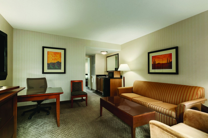 Imagen de la habitación del Hotel Embassy Suites By Hilton Dulles North Loudoun. Foto 9