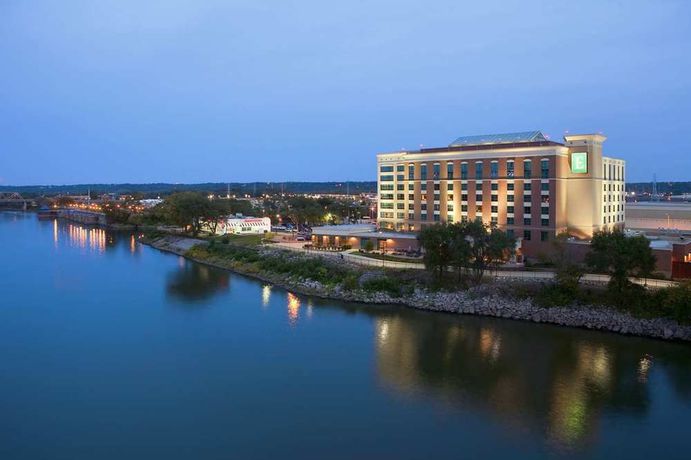 Imagen de los interiores del Hotel Embassy Suites By Hilton E Peoria Riverfront Conf Center. Foto 10
