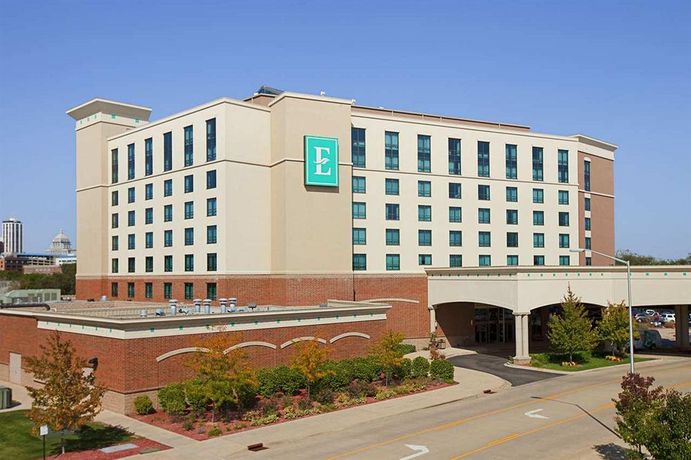 Imagen de los exteriores del Hotel Embassy Suites By Hilton E Peoria Riverfront Conf Center. Foto 9