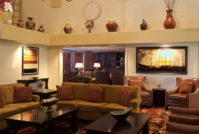 Imagen de los interiores del Hotel Embassy Suites By Hilton Flagstaff. Foto 12