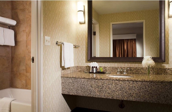 Imagen de la habitación del Hotel Embassy Suites By Hilton Flagstaff. Foto 8