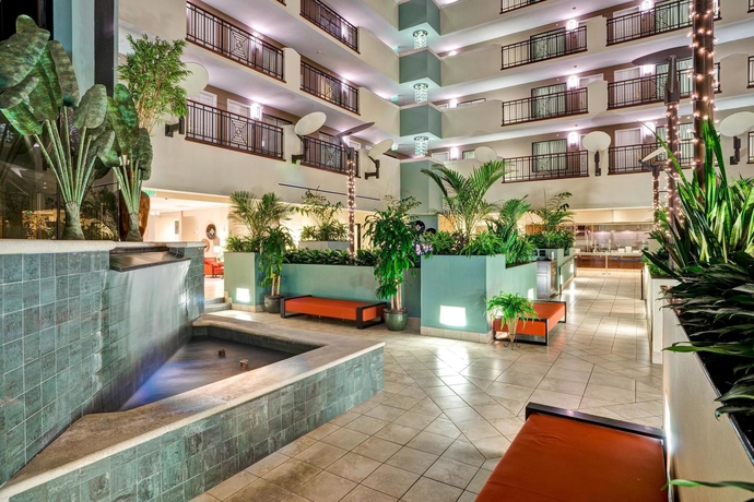 Imagen de los interiores del Hotel Embassy Suites By Hilton Fort Myers Estero. Foto 4