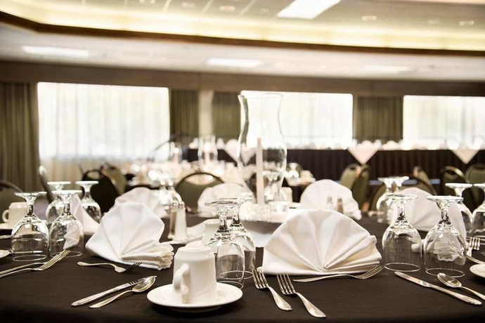 Imagen de los interiores del Hotel Embassy Suites By Hilton Greensboro Airport. Foto 8