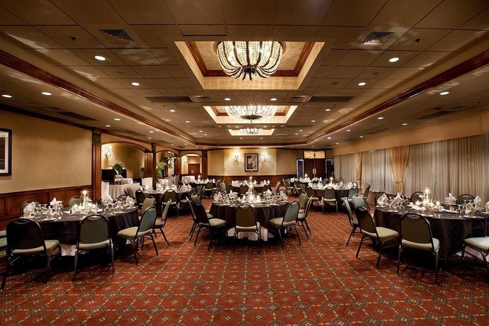 Imagen de los interiores del Hotel Embassy Suites By Hilton Greensboro Airport. Foto 9