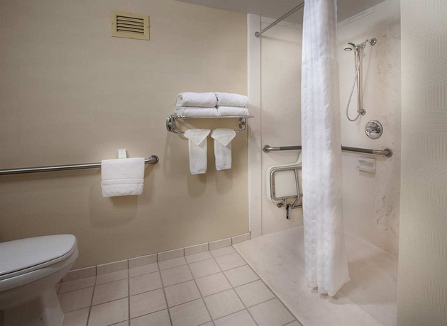 Imagen de la habitación del Hotel Embassy Suites By Hilton Greensboro Airport. Foto 6