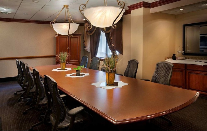 Imagen de los interiores del Hotel Embassy Suites By Hilton Greensboro Airport. Foto 12