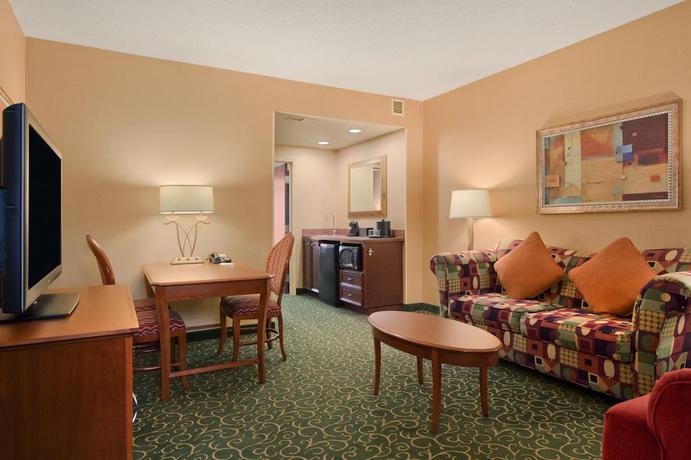 Imagen general del Hotel Embassy Suites By Hilton Hampton Convention Center. Foto 9