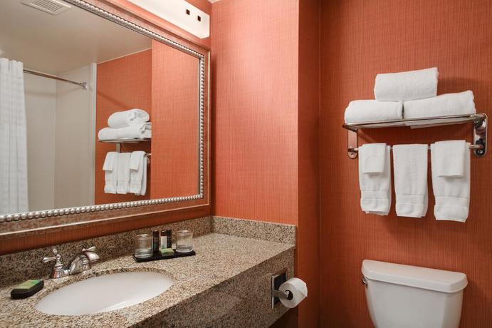Imagen general del Hotel Embassy Suites By Hilton Hampton Convention Center. Foto 11