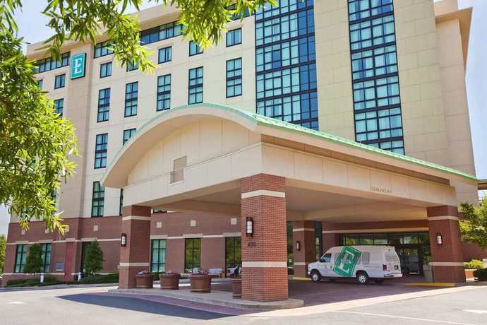 Imagen de los interiores del Hotel Embassy Suites By Hilton Hot Springs and Spa. Foto 7