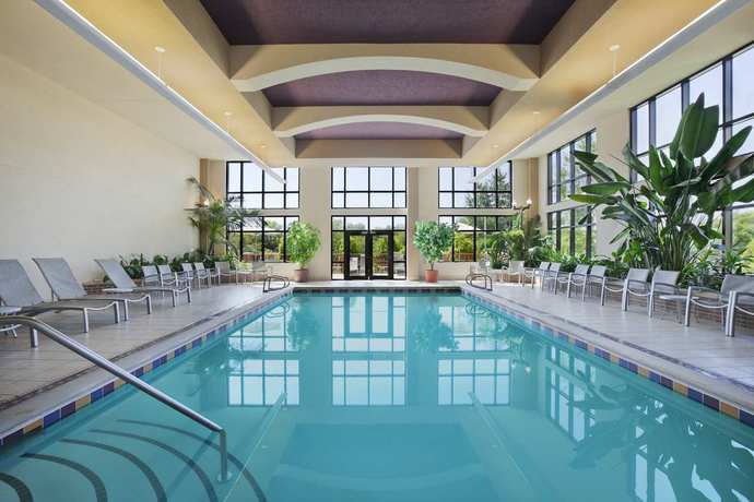 Imagen de los interiores del Hotel Embassy Suites By Hilton Hot Springs and Spa. Foto 9