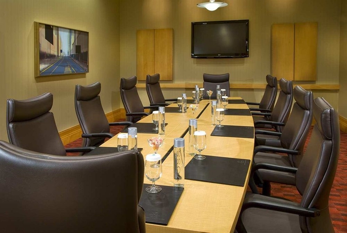Imagen de los interiores del Hotel Embassy Suites By Hilton Houston Energy Corridor. Foto 12