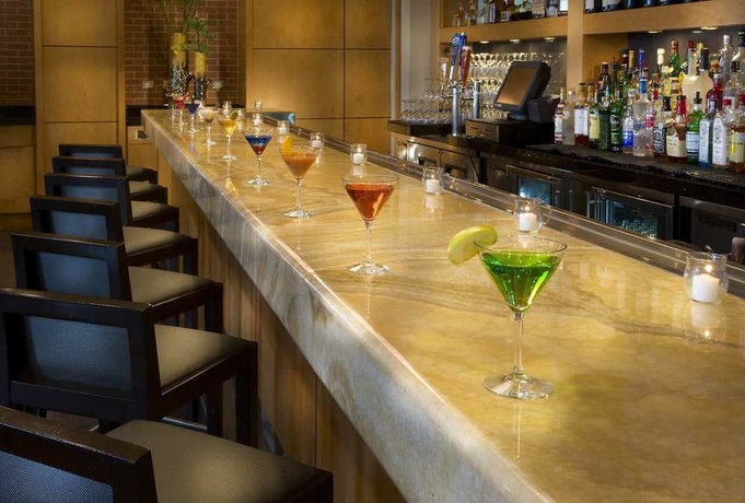 Imagen del bar/restaurante del Hotel Embassy Suites By Hilton Houston Energy Corridor. Foto 3