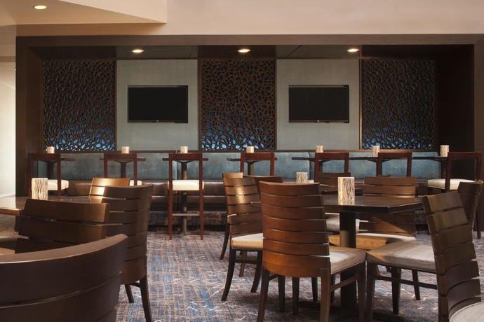 Imagen del bar/restaurante del Hotel Embassy Suites By Hilton Houston Near The Galleria. Foto 2