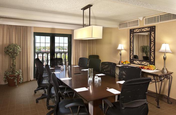 Imagen general del Hotel Embassy Suites By Hilton Indianapolis North. Foto 7