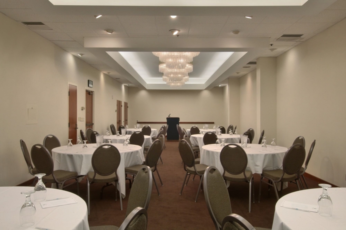 Imagen de los interiores del Hotel Embassy Suites By Hilton Irvine Orange County Airport. Foto 11